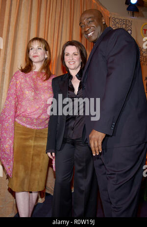 Der Präsident der SAG, Melissa Gilbert mit den 2 Ansager Megan Mullally und Michael Clark Duncan an der 9. jährlichen Screen Actors Guild Awards N Stockfoto