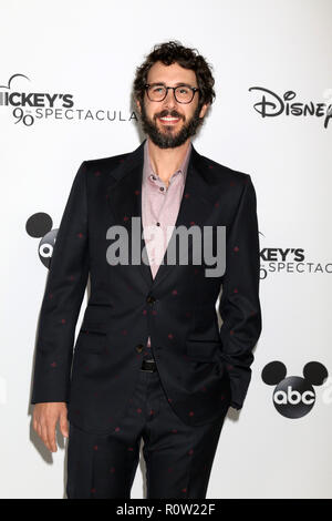 Mickey's 90th Spektakuläre Taping im Shrine Auditorium am 6. Oktober 2018 in Los Angeles, CA Mit: Josh Groban Wo: Los Angeles, Kalifornien, Vereinigte Staaten, wenn: 06 Okt 2018 Credit: Nicky Nelson/WENN.com Stockfoto