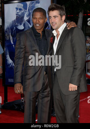 Jamie Foxx und Colin Farrell Ankunft am MIAMI VICE Premiere auf dem Westwood Village Theater in Los Angeles. 20. Juli 2006. 3/4- Stockfoto