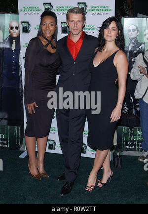 Nona Gaye, Lambert Wilson und Carrie Anne Moss Ankunft in der Partei für die 'Matrix Reloaded DVD Release Party" im Morton's in Los Angeles. 8. Oktober Stockfoto