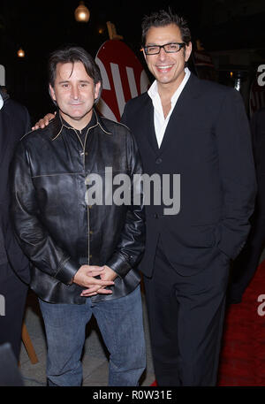 Jeff Goldblum und Anthony LaPaglia am Spinning Boris Premiere im Paramount Theater in Los Angeles. März 3, 2004. - Goldbl Stockfoto