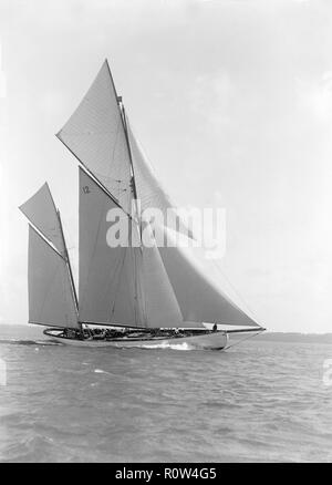 Die 96 ft Ketch' Julnar', 1911. Schöpfer: Kirk & Söhne von Cowes. Stockfoto