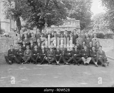 Gruppenporträt, c 1935. Schöpfer: Kirk & Söhne von Cowes. Stockfoto