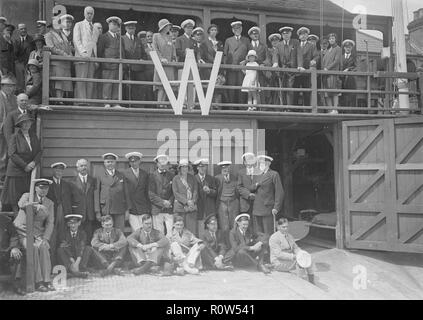 Gruppenbild mit dem Buchstaben "W", c 1935. Schöpfer: Kirk & Söhne von Cowes. Stockfoto