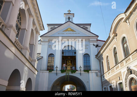 Litauen, Vilnius, Ausros Vartai, Tor der Morgenröte mit Schrein Stockfoto