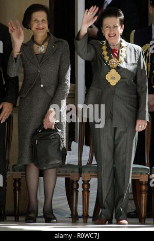 Marie Bashir, Generalgouverneur von Australien (links), und Clover Moore, Oberbürgermeister von Sydney. Australien begrüßt Start der Olympischen Spiele 2008 in Peking Team mit einer Parade durch die Straßen von Sydney und ein homecoming Zeremonie an Sydney Town Hall. Sydney, Australien. 15.09.08. Stockfoto