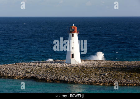 Der Leuchtturm an der Spitze von Paradise Island, beliebtes Urlaubsziel in den Bahamas. Stockfoto