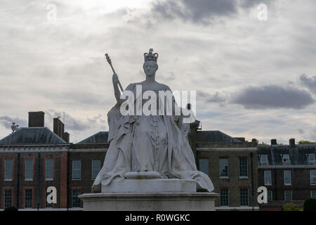 Königin Victoria Statue im Kensington Palace Stockfoto