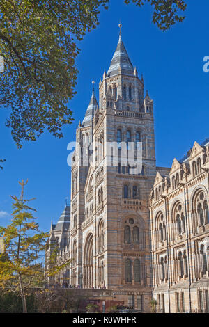 London, South Kensington. Die romanische main Fassade des Natural History Museum Cromwell Road. Stockfoto