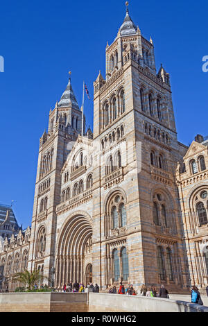 London, South Kensington. Die romanische main Fassade des Natural History Museum Cromwell Road. Stockfoto