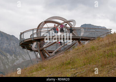 Große Sonnenuhr auf Elfer Berg, Neustift im Stubaital, Tirol, Österreich Stockfoto