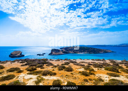 Comino ist eine kleine Insel zwischen den Inseln Malta und Gozo Stockfoto