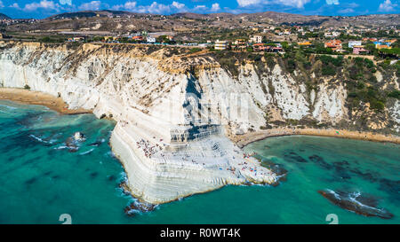 Antenne. Scala dei Turchi. Eine felsige Klippe an der Küste von Realmonte, in der Nähe von Porto Empedocle, Sizilien, Italien. Stockfoto