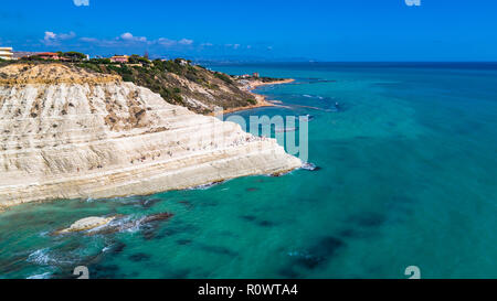 Antenne. Scala dei Turchi. Eine felsige Klippe an der Küste von Realmonte, in der Nähe von Porto Empedocle, Sizilien, Italien. Stockfoto