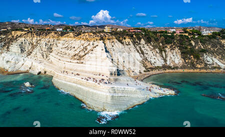 Antenne. Scala dei Turchi. Eine felsige Klippe an der Küste von Realmonte, in der Nähe von Porto Empedocle, Sizilien, Italien. Stockfoto