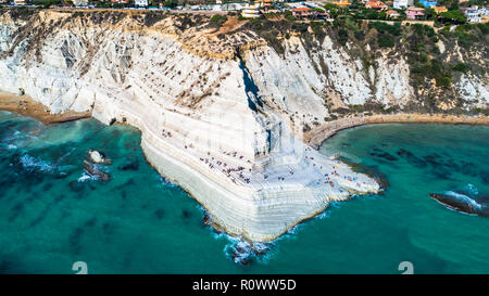Antenne. Scala dei Turchi. Eine felsige Klippe an der Küste von Realmonte, in der Nähe von Porto Empedocle, Sizilien, Italien. Stockfoto
