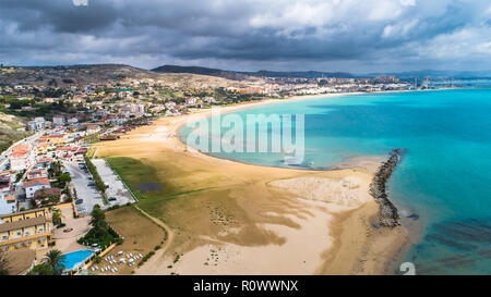 Antenne. Öffentlicher Strand in der Nähe der Scala dei Turchi. Realmonte, in der Nähe von Porto Empedocle, Sizilien, Italien. Stockfoto
