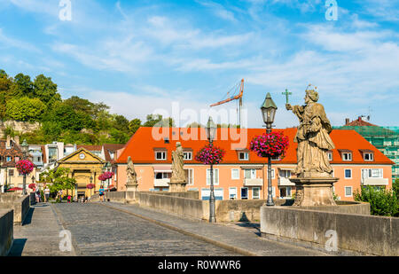 Alte Mainbrucke, die alte Brücke über den Main in Würzburg, Deutschland Stockfoto
