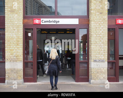 CAMBRIDGE, UK - ca. Oktober 2018: Bahnhof Cambridge Stockfoto