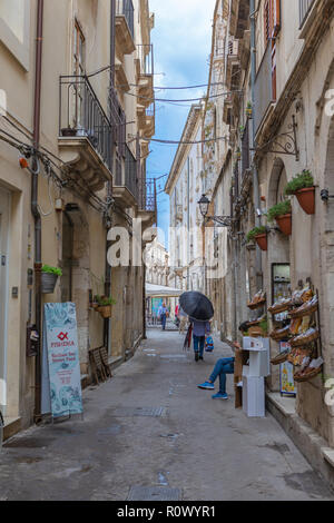 Syrakus, Italien - 20 September, 2018: die Straße Schmal in Ortigia. Kleine Insel, die das historische Zentrum der Stadt Syrakus, Sizilien. Italien. Stockfoto