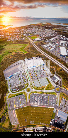 Parkplatz mit Autos, Gardabaer, Vorort, Reykjavik, Island Stockfoto