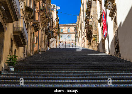 Caltagirone, Italien - 22 September, 2018: die Treppe von Santa Maria del Monte. Caltagirone, Sizilien, Italien. Stockfoto