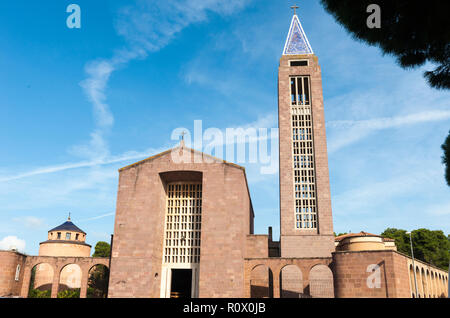 Moderne Kirche in Fertilia, Sardinien, von Mussolini gebaut Stockfoto