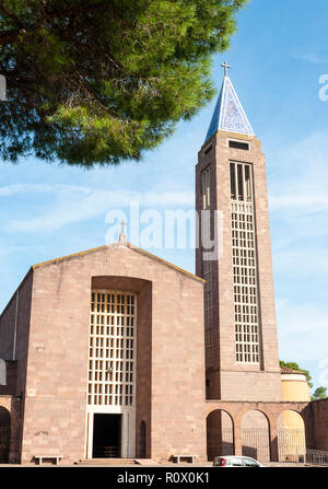 Moderne Kirche in Fertilia, Sardinien, von Mussolini gebaut Stockfoto