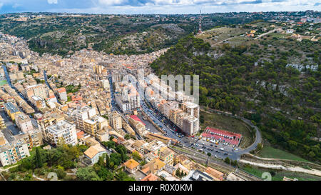 Luftaufnahme. Modica ist eine Gemeinde in der Provinz Ragusa, Sizilien, Süditalien. Stockfoto