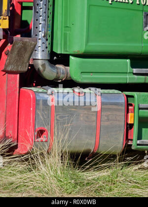 Edelstahl Dieseltank auf einem Lkw oder Lkw Stockfoto