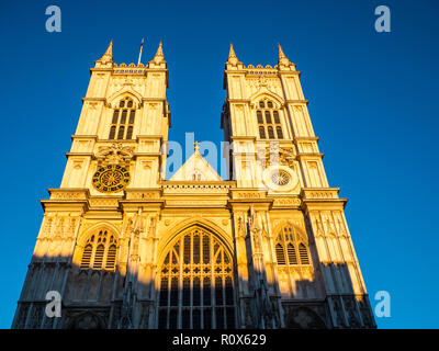 Twin Tower, bei Sonnenuntergang, Westminster Abbey, Westminster, London, England, UK, GB. Stockfoto