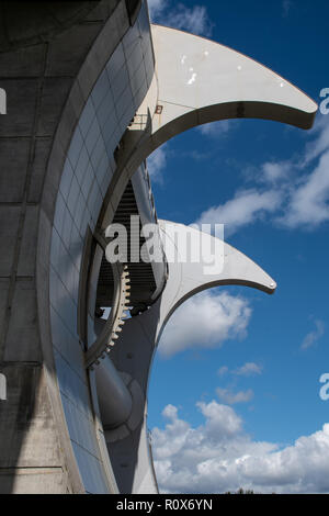 Falkirk, Großbritannien - 09 August 2018: ein Blick auf die Funktionsweise der Falkirk Wheel mechanische Kanal heben Anschließen der Union Canal auf die Ein Stockfoto