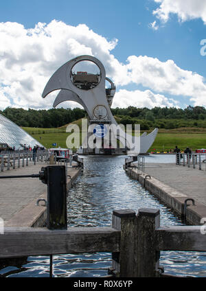 Falkirk, Großbritannien - 09 August 2018: Das Falkirk Wheel mechanische Kanal heben Anschließen der Union Canal auf die Forth und Clyde Kanal Stockfoto