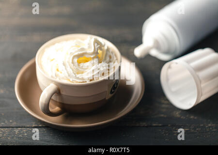 Frappuccino Kaffee, Tasse Kaffee mit Sahne, Italienisch köstliche Getränke Stockfoto