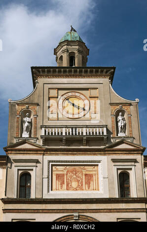Arco del Torrazzo, a Renaissance Tor mit Uhrturm in Crema, Lombardei, Italien Stockfoto