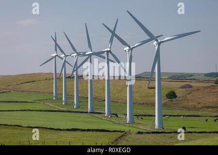 Die Spinnerei Turbinen von hazlehead Windpark auf den Hügeln über Penistone in South Yorkshire Stockfoto