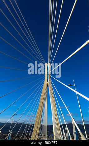 Rio - Antirrio - offiziell Charilaos Trikoupis-Bridge über den Golf von Korinth und die Verknüpfung der Peloponnes Griechenland zu mainlan Stockfoto