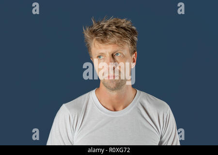 Portrait von Stattlichen traurig nachdenklich Mann Stockfoto