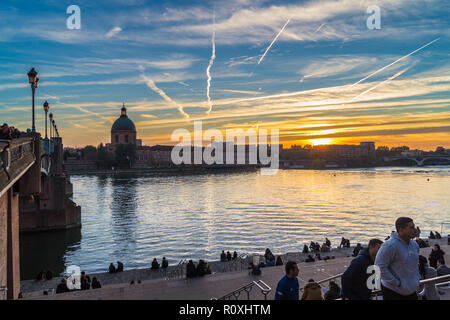 Dome de La Grave und St. Pierre bridge bei Sonnenuntergang, Fluss Garonne, Pont Saint Pierre, Toulouse, Haute-Garonne, Royal, Frankreich Stockfoto