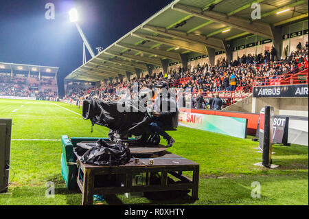 Tv-Kameramann Fernsehübertragung Stade Toulousain v Bordeaux-Begles Rugby-spiel, Ernest wallonischen Stadion, Toulouse, Haute-Garonne, Royal, Frankreich Stockfoto