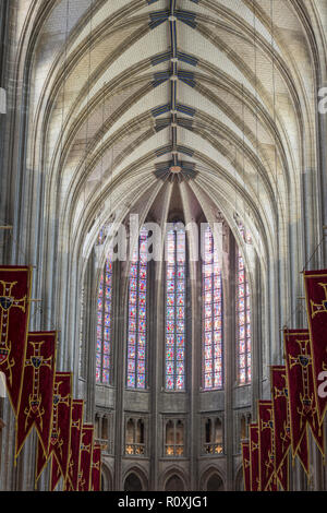 Der Chor der Kathedrale von Orléans mit Osten Fenster, Center-Val de Loire, Frankreich, Europa Stockfoto