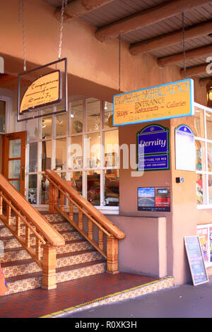 Plaza Mercado Shopping Bereich auf W. San Francisco Straße in der Innenstadt von Santa Fe, New Mexico USA Stockfoto