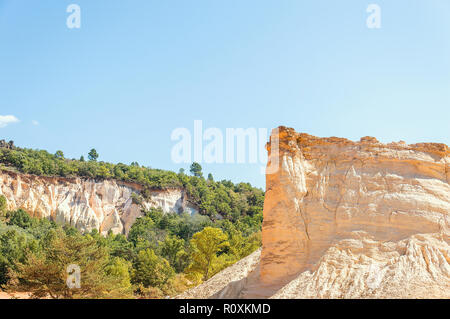 Panoramablick auf die Ocker landet in der rustrel Natur Park Stockfoto