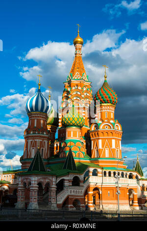St. Basilius-Kathedrale Der Kreml Moskau Russische Hauptstadt Moskva. Der Moskauer Kreml (Russisch: ÐœÐ¾ÑÐºÐ¾Ð²ÑÐºÐ¸Ð¹ ÐšÑ€ÐµÐ¼Ð»ÑŒ), auch bekannt als Stockfoto