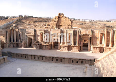 Szene von South Theater in Jerash (gerasa), antike römische Hauptstadt und größte Stadt von Jerash Governorate, Jordanien, Naher Osten. UNESCO World Heritage si Stockfoto