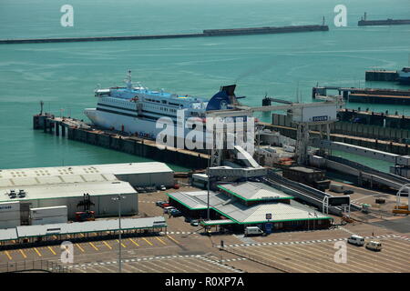 Hafen von Dover, Blick von den Klippen. Die nächsten Englischen Hafen nach Frankreich. Stockfoto