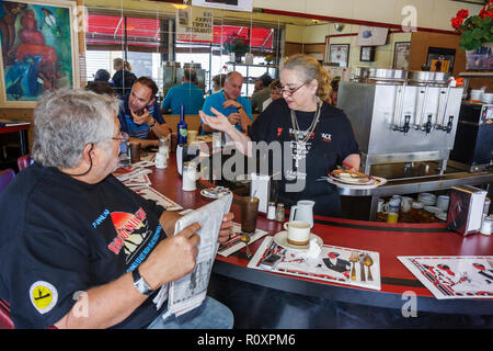 Miami Florida, S & S Diner, Restaurant Restaurants Essen Essen Essen Café Cafés, Service, Küche, Familie Familien Eltern Eltern Kinder, Unternehmen, begonnen Stockfoto