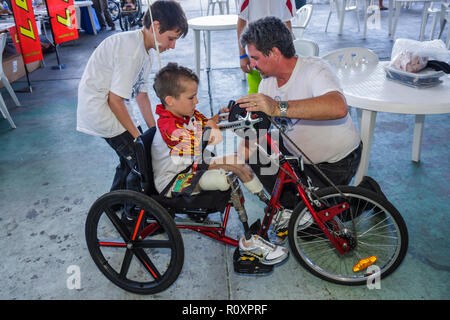 Miami Florida, Coconut Grove, Shake a Leg Miami, No Barriers Festival, Behinderte spezielle Bedürfnisse, körperliche Behinderung, Amputierte, Prothese, Mann Männer m. Stockfoto