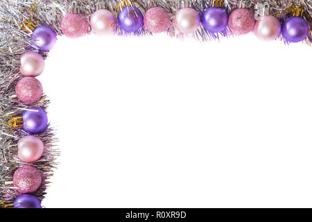 Weihnachtsschmuck, Rahmen von Lametta und Kugeln Stockfoto