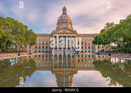 Alberta Gesetzgebung Gebäude im Herbst am Abend. Edmonton. Alberta. Kanada. Stockfoto